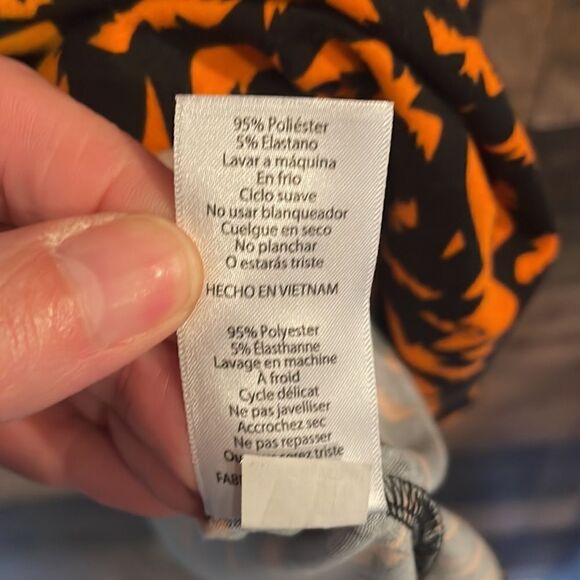 LuLaRoe Halloween Orange & Black Bats & Stripes Randy 3/4 Sleeve Top - Picture 4 of 5